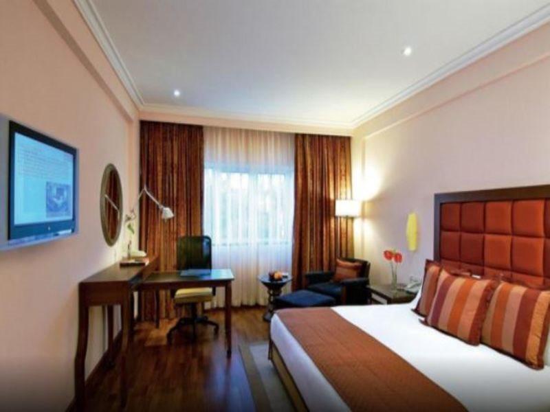 Vivanta Bengaluru Residency Road Exterior photo