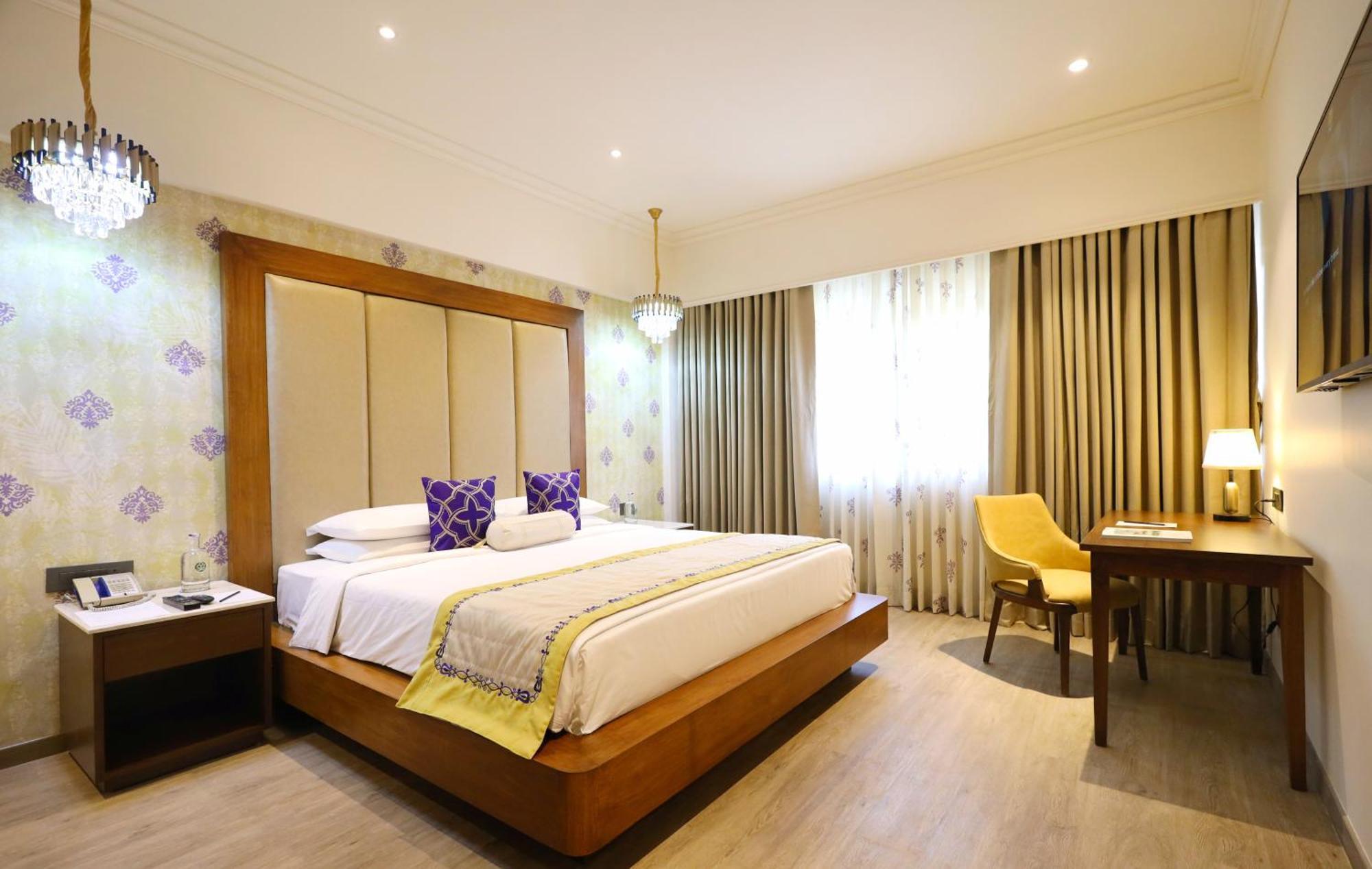 Vivanta Bengaluru Residency Road Exterior photo