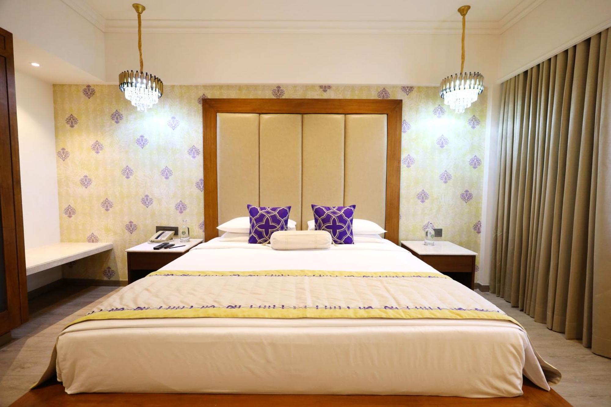 Vivanta Bengaluru Residency Road Exterior photo