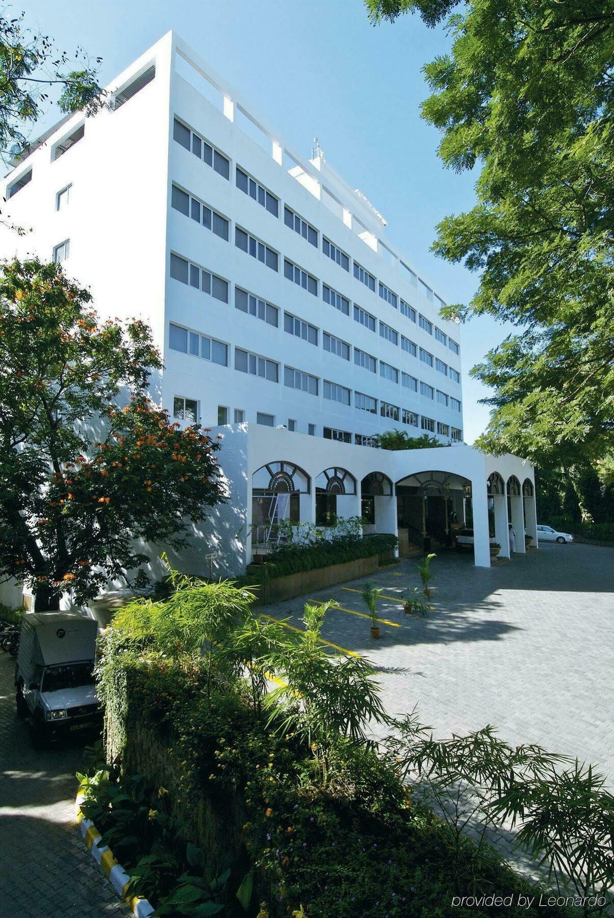 Vivanta Bengaluru Residency Road Exterior photo